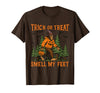 Bigfoot Halloween Costume Party Outfits Trick Or Treat Smell My Feet Bigfoot Halloween Sasquatch T-Shirt - Brown
