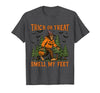 Bigfoot Halloween Costume Party Outfits Trick Or Treat Smell My Feet Bigfoot Halloween Sasquatch T-Shirt - Dark Heather Grey