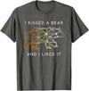 Schwule Bären & Bear Pride I Kissed a Bear an I liked it Gay Bear CSD T-Shirt - Asphalt Grey