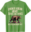 Silly Nature Puns Camping Laughs Bear Wears Shoes But Still Has Bear Feet - T-Shirt - Grass Green