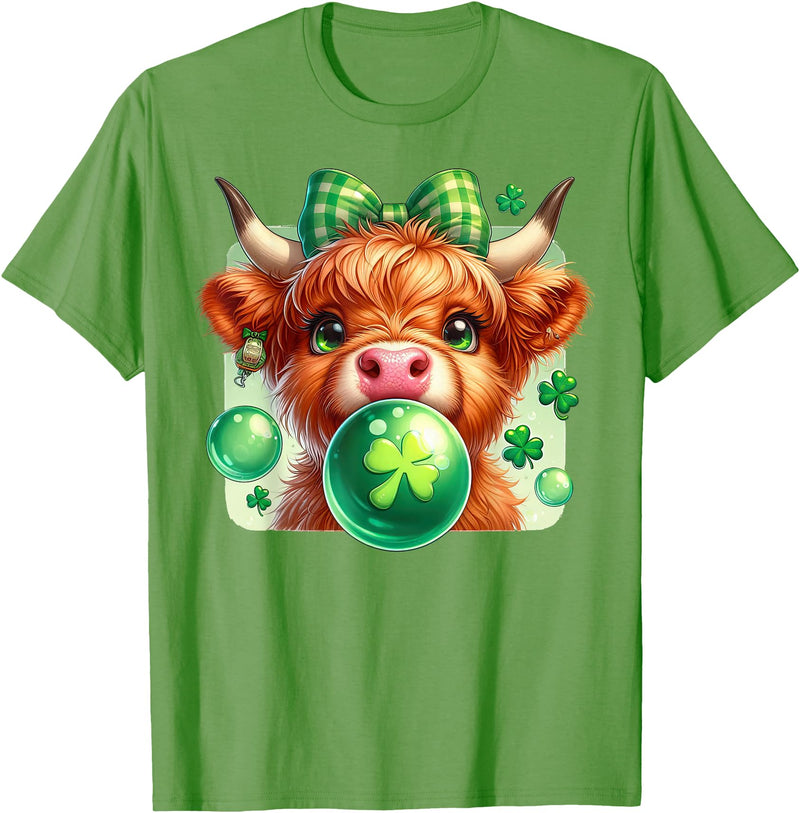 Cute Highland Cow Hilarious Shamrock Themed Highland Cow Blowing Bubblegum Celebrate St Patricks Day T-Shirt - Grass Green
