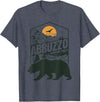 Outfit per Trekking ed Escursioni in Abruzzo Abruzzo Adventure Awaits Marsican Abruzzese Bear T-Shirt - Heather Blue