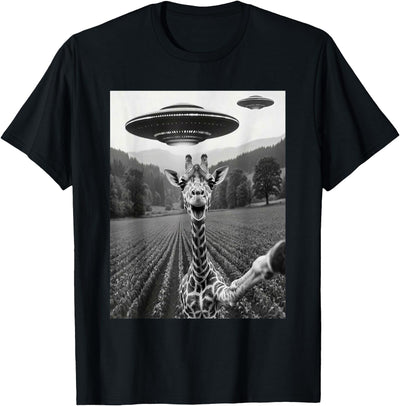 Giraffe Selfie with Alien UFO Funny Giraffe Lover Men Women T-Shirt