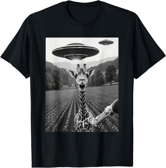 Toto17 Giraffe Lover Co. Giraffe Selfie with Alien UFO Funny Giraffe Lover Men Women T-Shirt - Black