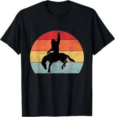 Bigfoot Rodeo Gear Bigfoot Riding a Horse Rodeo Retro Sunset Funny T-Shirt