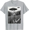 Toto17 Giraffe Lover Co. Giraffe Selfie with Alien UFO Funny Giraffe Lover Men Women T-Shirt - Heather Grey